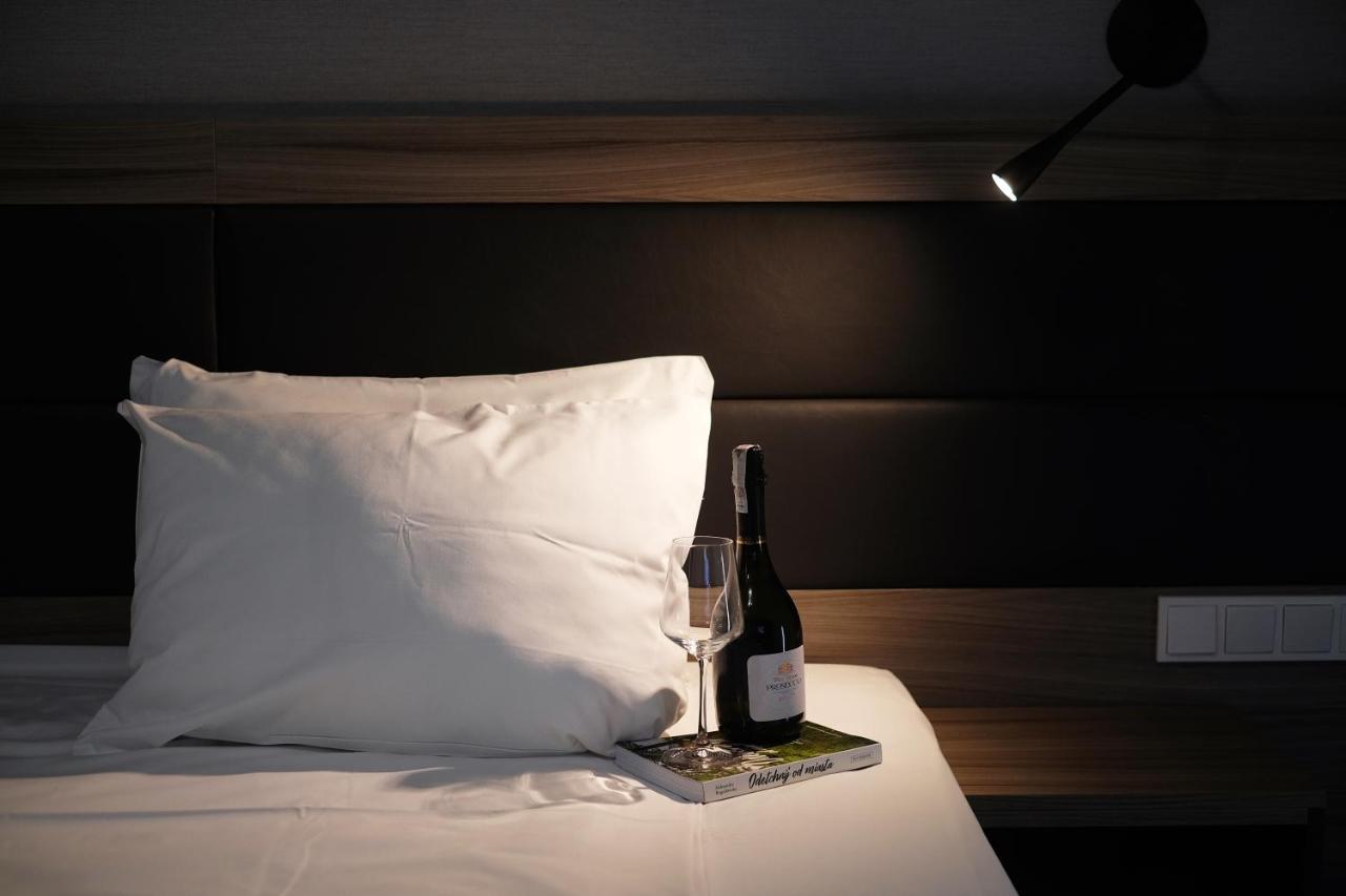 Hotel Mazurek Kolo  Bagian luar foto