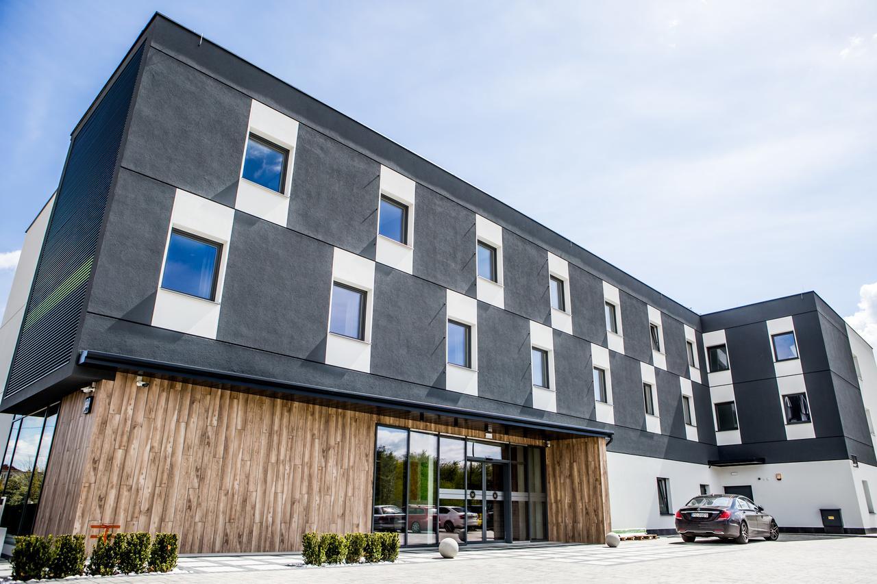 Hotel Mazurek Kolo  Bagian luar foto