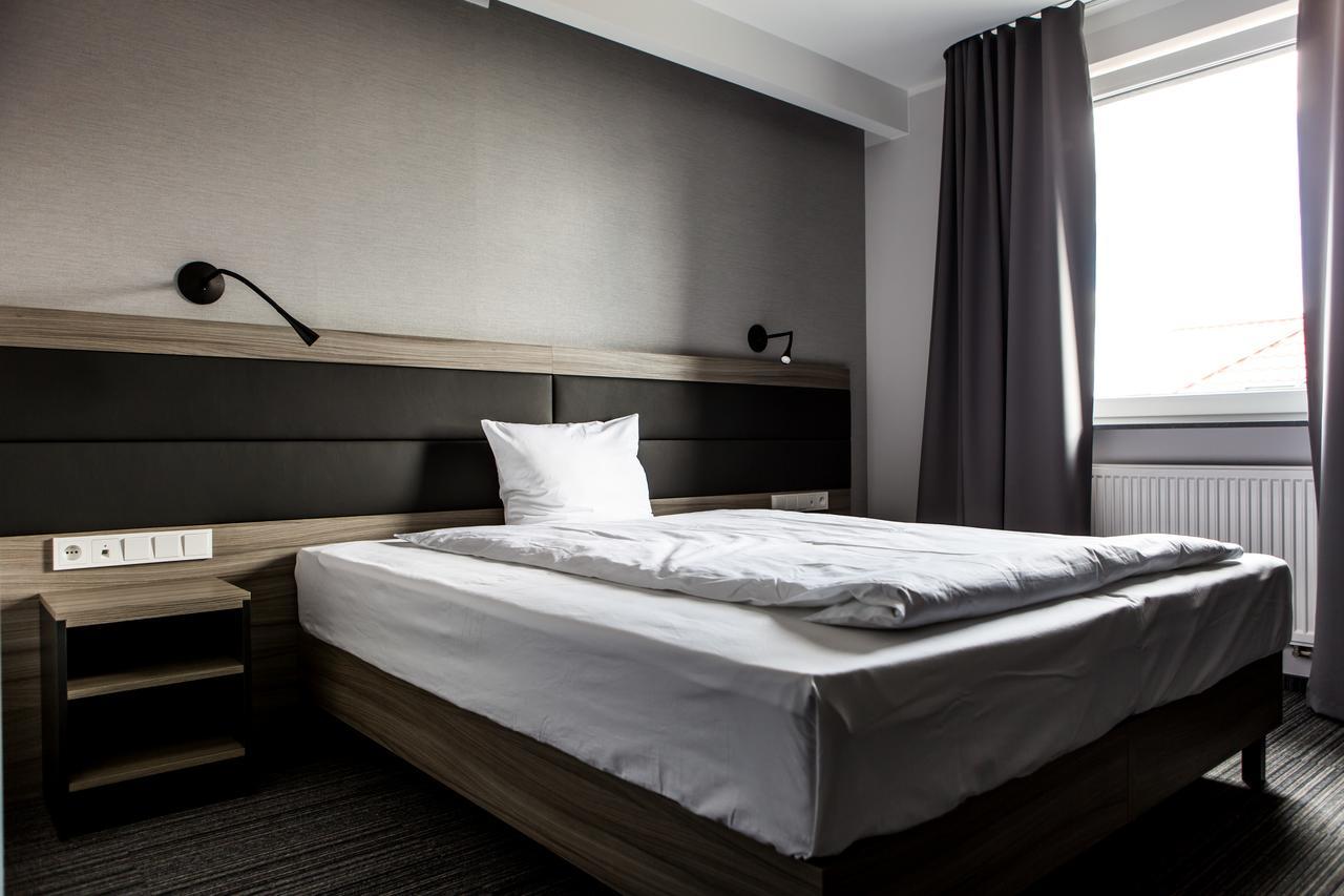 Hotel Mazurek Kolo  Bagian luar foto