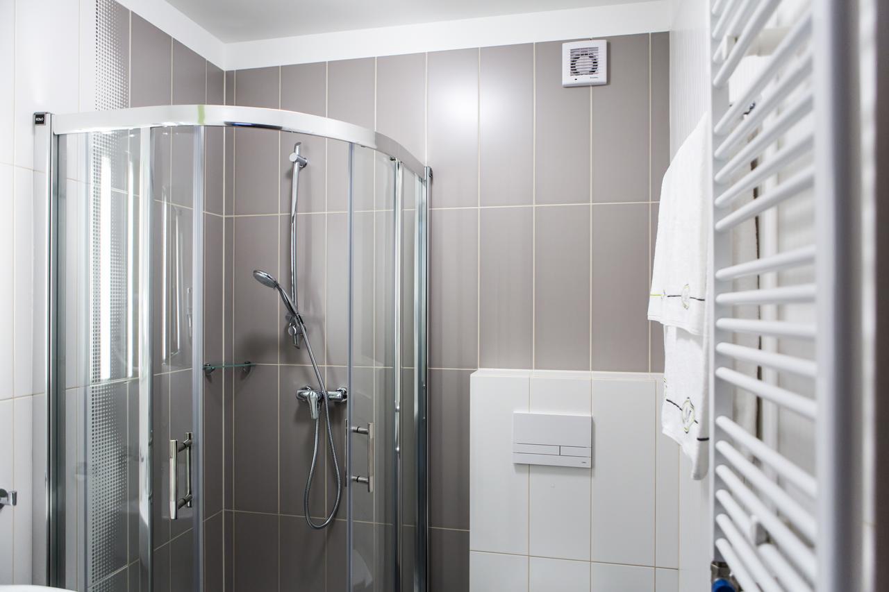 Hotel Mazurek Kolo  Bagian luar foto